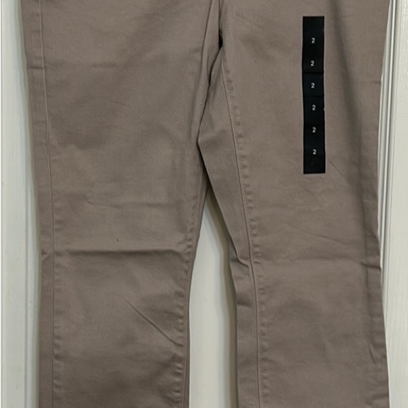 Tags on, Simply Vera Wang mid rise capri, lilac size 2 - Picture 2 of 3